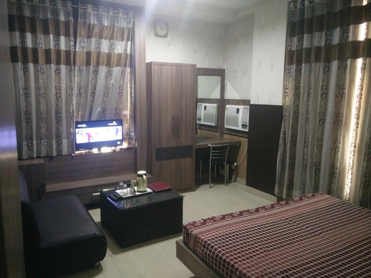 Hotel Desire Hisar Экстерьер фото