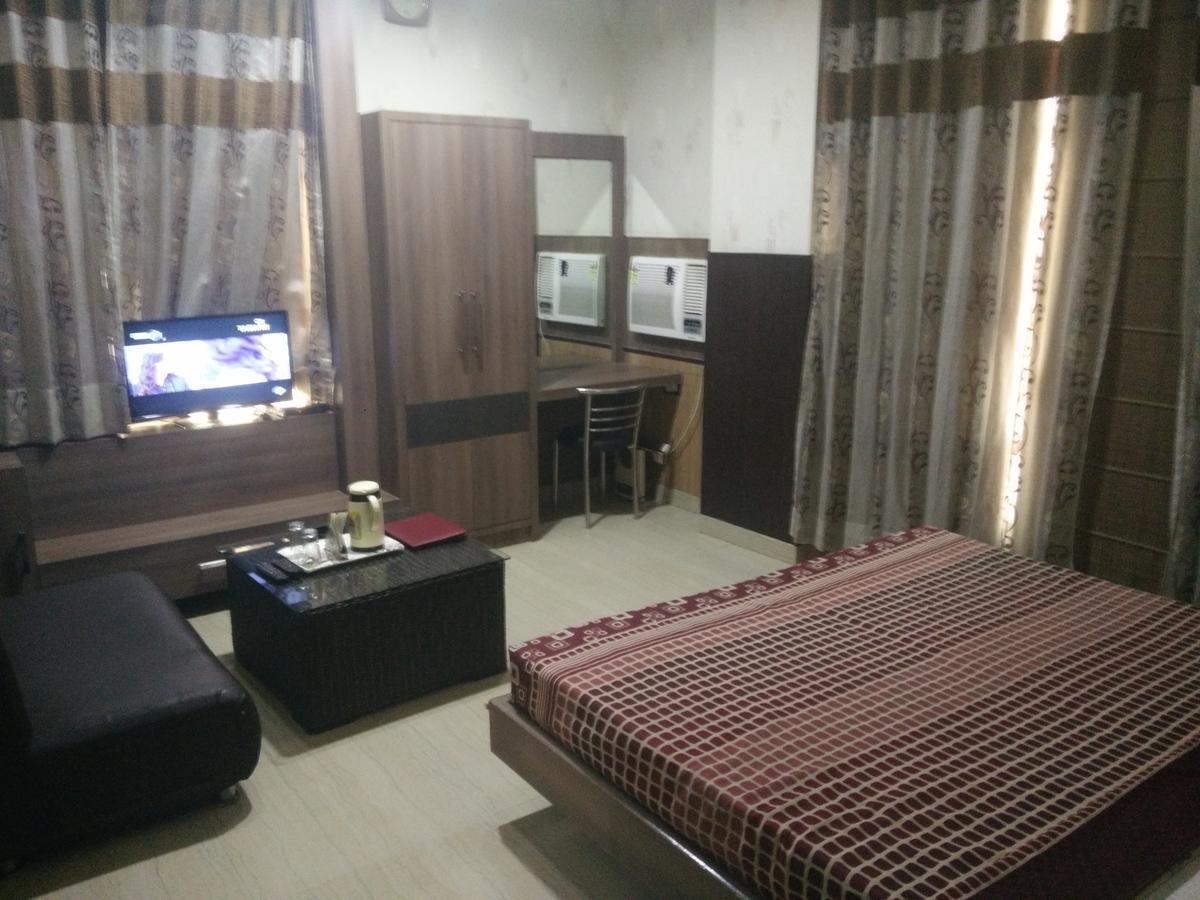 Hotel Desire Hisar Экстерьер фото